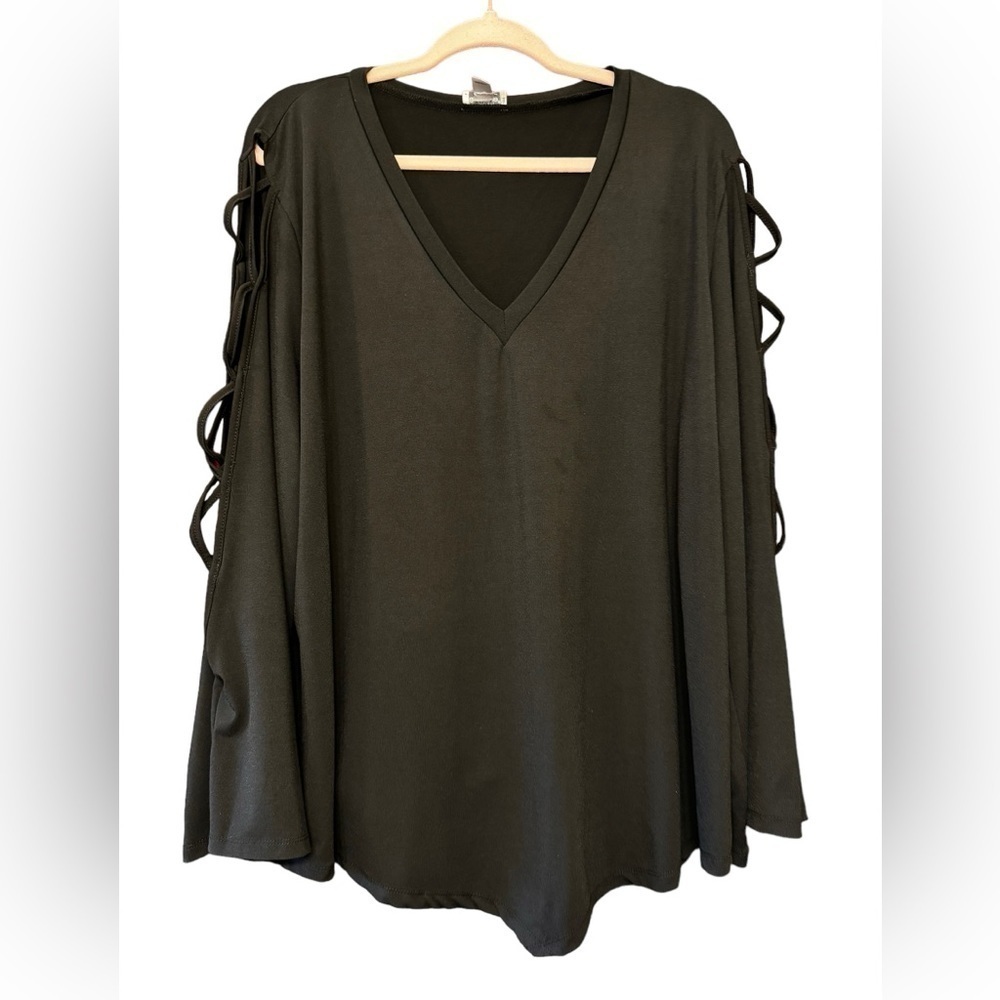 Avenue Strappy Open Sleeve Top 26W/28W
